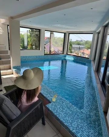 Apel Luxury Apartman Ni