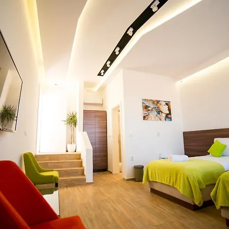 Apel Luxury * Nis